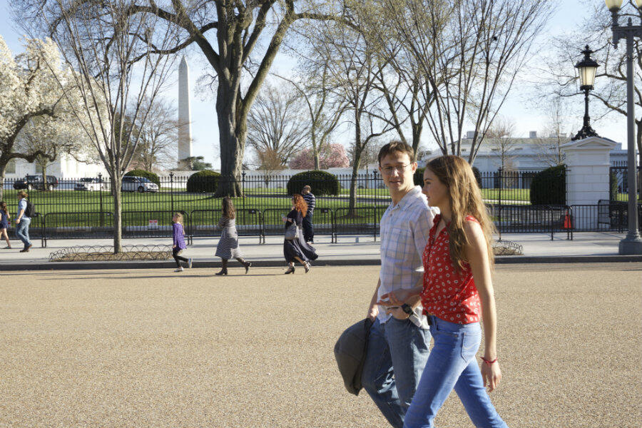 News Briefs: See Shailene Woodley with Joseph Gordon-Levitt in 'Snowden'; 'Star Wars' Coming to Digital