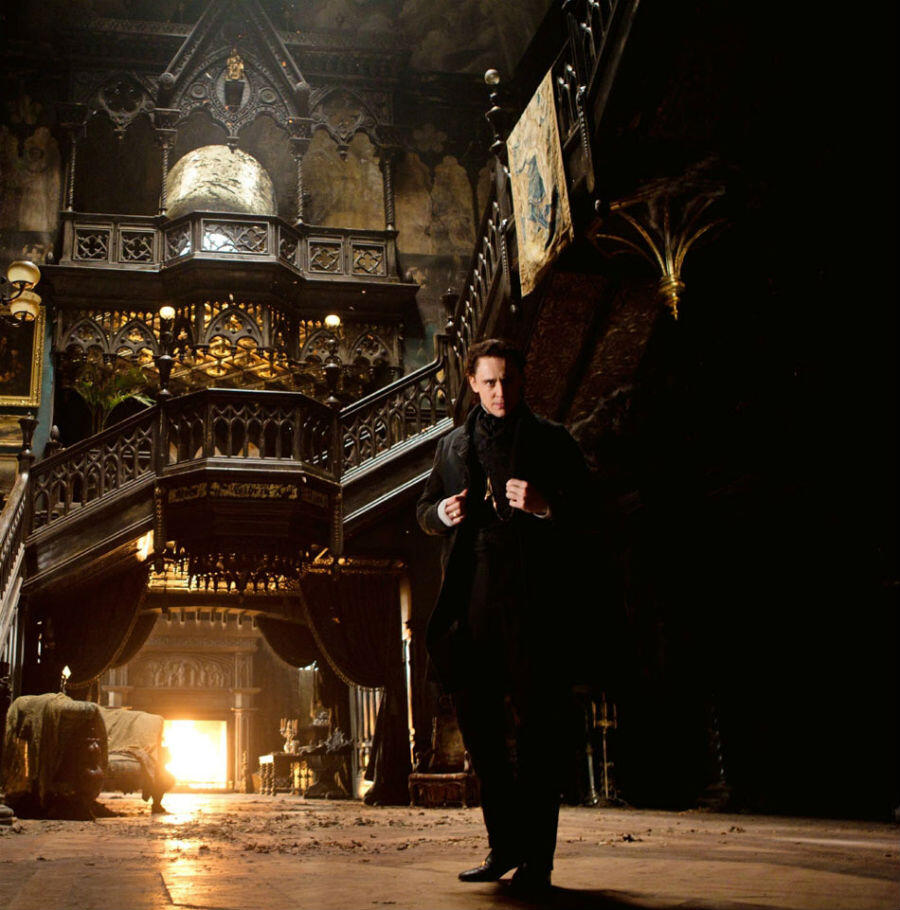News Briefs: First Look at Tom Hiddleston in 'Crimson Peak'; New, Hilarious 'Wedding Ringer' Clip