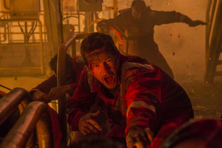 See Mark Wahlberg in Revealing New 'Deepwater Horizon' Images
