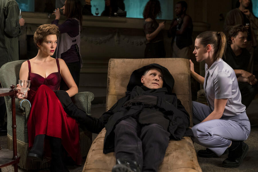 Exclusive: “Surgery is the answer!” David Cronenberg, Viggo Mortensen, Scott Speedman, and Léa Seydoux talk ‘Crimes of the Future’
