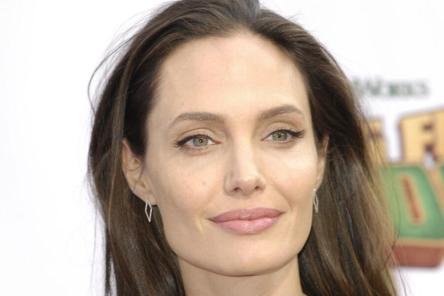 News Briefs: Angelina Jolie May Star in 'Murder on the Orient Express'