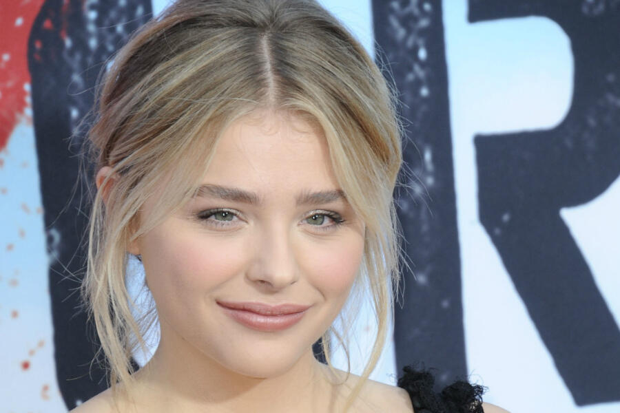 News Briefs: Chloe Grace Moretz Joins Dakota Johnson in 'Suspiria' Remake