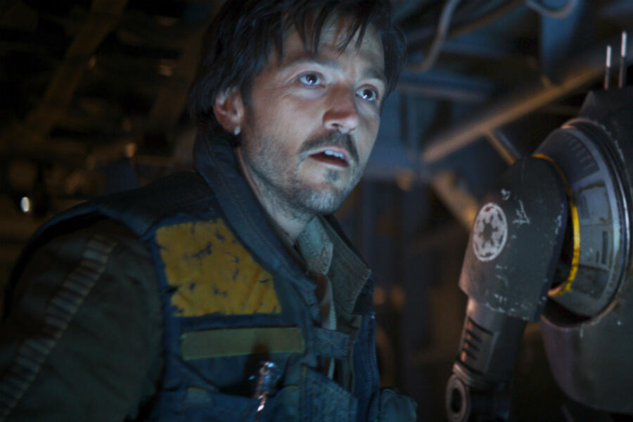 News Briefs: Diego Luna to Star in 'Scarface,' Which Now Needs Director