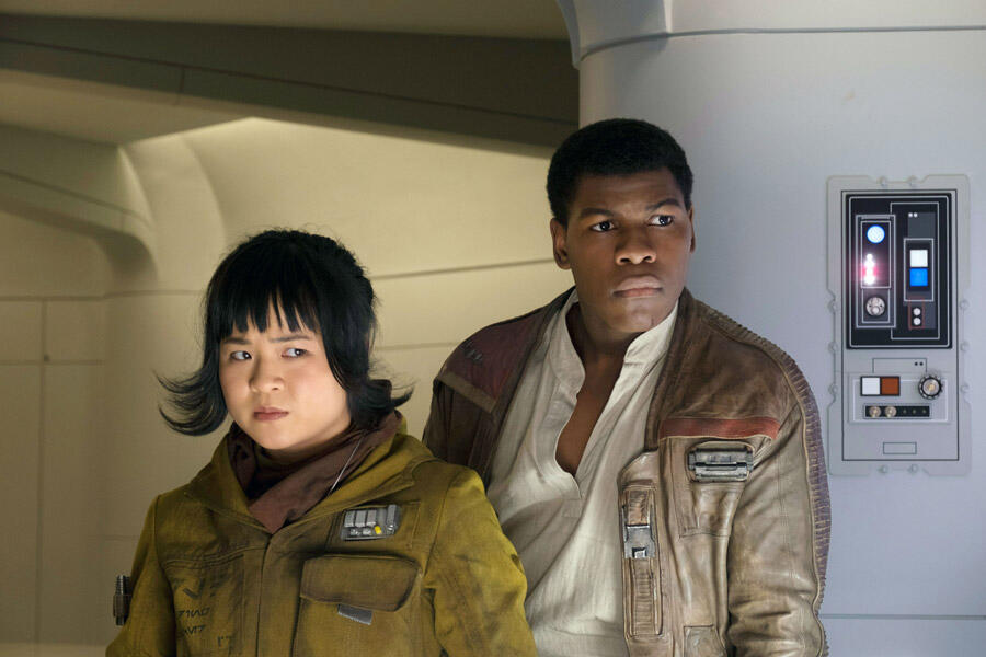 Movie News: First 'Star Wars: The Last Jedi' Buzz; Watch New 'Ready Player One' Trailer