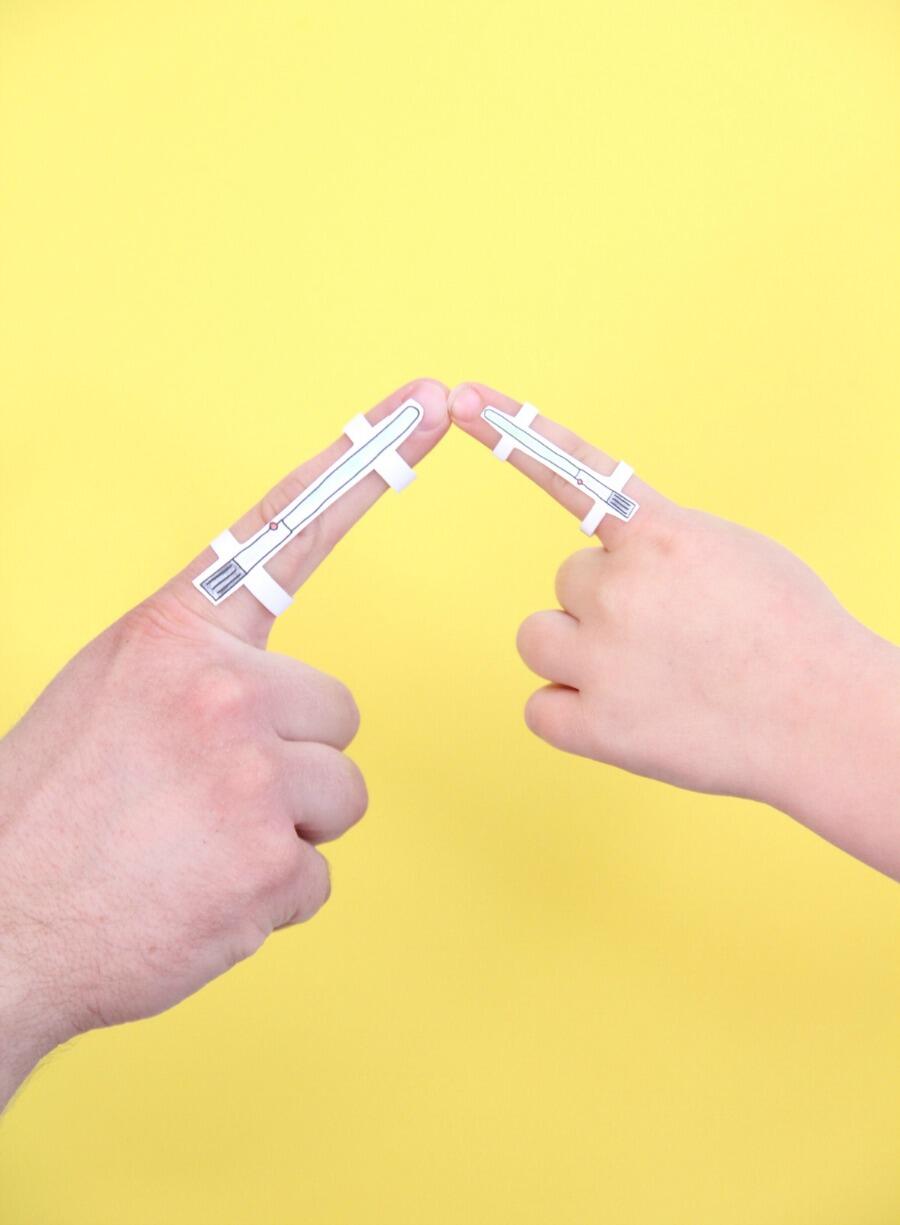 Lightsaber Finger Puppets Let You Feel the Force