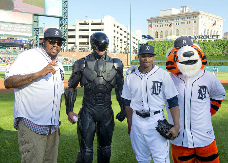 News Bites: Watch RoboCop's First Pitch; Russian 'Transformers 4' Trailer