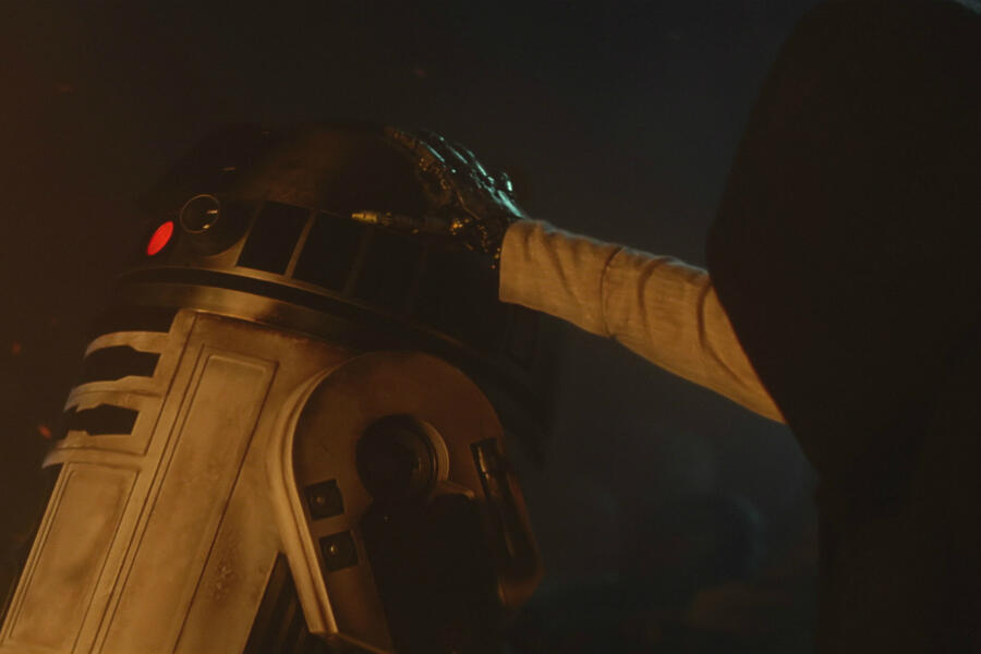 News Briefs: J.J. Abrams Explains Missing Luke Skywalker Mystery (Sorta)