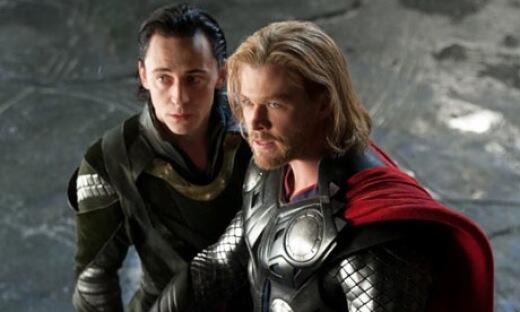 'Thor: The Dark World' One Big Scene: Who Needs Hammers to Fly? 