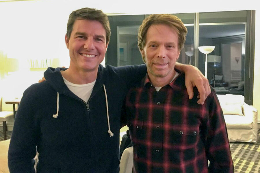 News Briefs: New Photo Teases 'Top Gun 2'