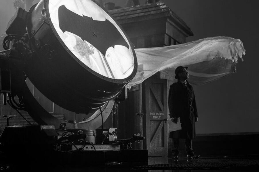 News Briefs: First Look at J.K. Simmons As Commissioner Gordon in 'Justice League'