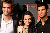 The 'Breaking Dawn' Cast Talks Weddings and Wig-Wearing Infants