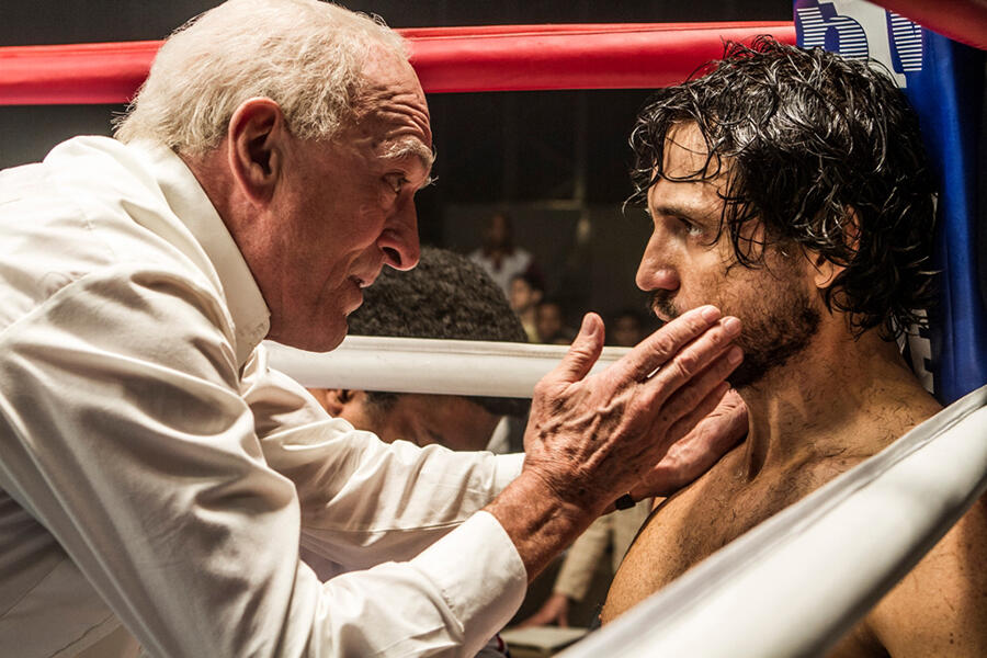 Exclusive Clip: Robert De Niro Returns to Boxing in 'Hands of Stone'