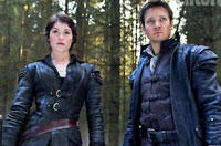 Trailer: Jeremy Renner, Gemma Arterton Hunt Down Witches in 'Hansel and Gretel'