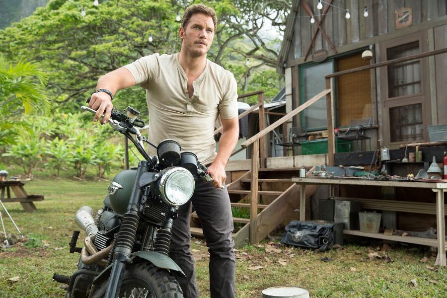 New 'Jurassic World' Photos Show Off a Hunky Chris Pratt 