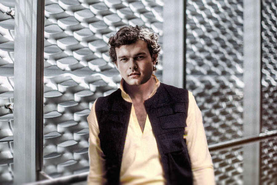 See New Han Solo Alden Ehrenreich Don a Disguise and Walk the 'Star Wars' Celebration Floor