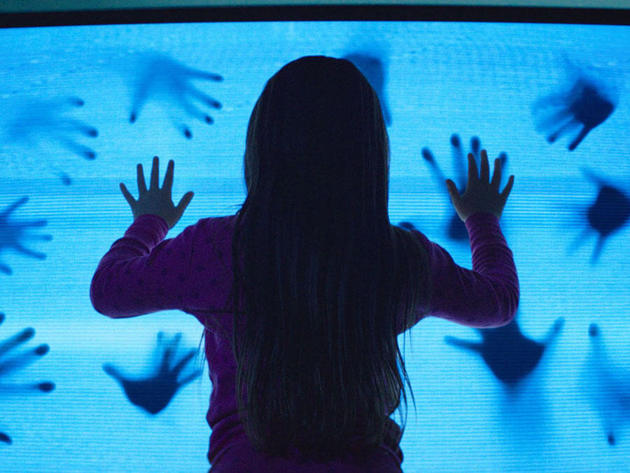 First 'Poltergeist'-Remake Images Are Eerily Familiar