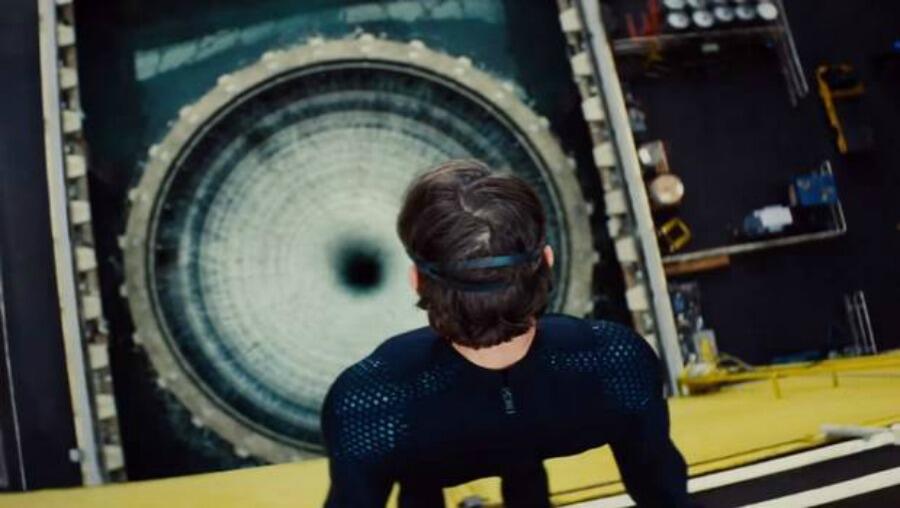 Tom Cruise Held His Breath Underwater for Six Minutes While Filming 'Mission: Impossible -- Rogue Nation'