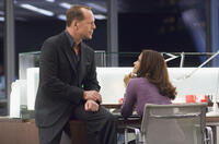 Bruce Willis and Halle Berry in "Perfect Stranger."