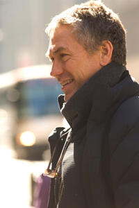 Director Tony Gilroy on the set of "Michael Clayton."