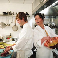 Aaron Eckhart as Nick and Catherine Zeta-Jones as Kate in "No Reservations."