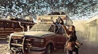 Ashanti (right) and Mike Epps (left) in "Resident Evil: Extinction."