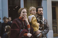 Mother Marie (Julie Depardieu), father Fernando (Stefano Acorsi) with son/younger brother François (Benjamin Feuillet) in "Blame it on Fidel!"