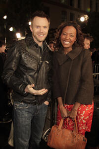  Joel McHale and Aisha Tyler  at the "Cloverfield" premiere.
