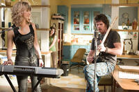 Lisa Kudrow, Emma Roberts and Kevin Dillon in "Hotel for Dogs."