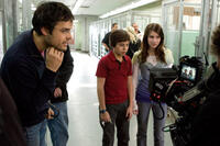 Director Thor Freudenthal, Jake T. Austin and Emma Roberts on the set of "Hotel for Dogs."