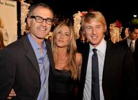 Director David Frankel, Jennifer Aniston and Owen Wilson at the California premiere of "Marley & Me."