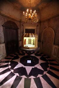 A scene from "Alice in Wonderland."