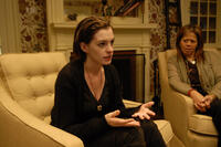 Anne Hathaway as Kym and Anna Deavere Smith as Carol in "Rachel Getting Married."