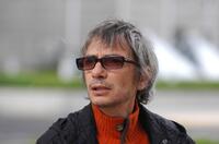 Director Leos Carax on the set of "Tokyo!"