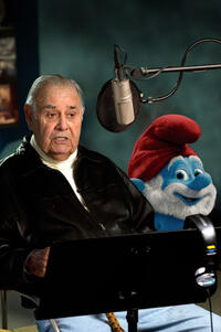 Jonathan Winters on the set of "The Smurfs."