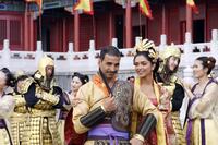 Akshay Kumar as Sidhu and Deepika Padukone as Sakhi in "Chandni Chowk to China."