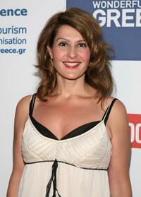 Nia Vardalos at the California premiere of "I hate Valentine's Day."