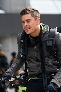 Zac Efron as Paul in "New Year's Eve."