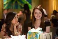 Liza Lapira as Liz and Emma Stone as Hannah in "Crazy, Stupid, Love."