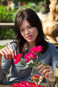 Mandy Moore as Eva in "Love, Wedding, Marriage."