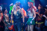 Johnny Knoxville and Riki Lindhome in "Fun Size."