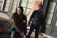 Jaimie Alexander as Sarah Torrance and Rodrigo Santoro as Frank Martinez in "The Last Stand."
