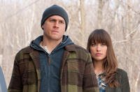 Charlie Hunnam and Olivia Wilde in "Deadfall."