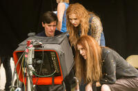 Director Kimberly Peirce, Chloe Moretz and Julianne Moore on the set of "Carrie."