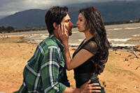 Randeep Hooda as Vikram and Sara Loren as Nisha in "Murder 3."