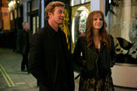 Simon Baker and Anna Faris in "I Give It a Year."