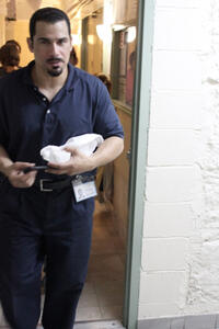 Franky G as Chizzy in "Tio Papi."