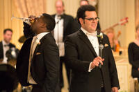 Kevin Hart as Jimmy Callahan and Josh Gad as Doug Harris in "The Wedding Ringer."