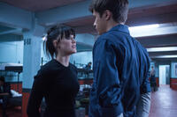 Maika Monroe as Ringer and Nick Robinson as Ben Parish in "The 5th Wave."