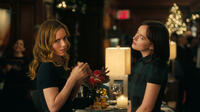 Leslie Mann as Meg and Dakota Johnson as Alice in "How to Be Single."