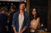 Anders Holm as Tom and Alison Brie as Lucy in "How to Be Single."